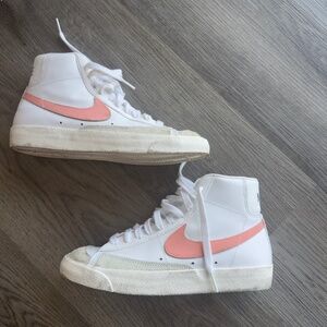 Nike Women's Blazer Mid 77 in Sunset Pulse (pink) size 8 High-Top Sneaker